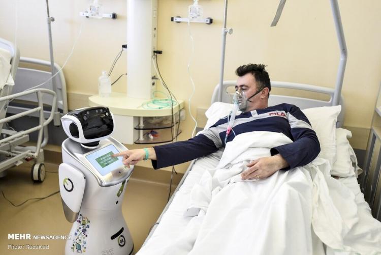 تصاویر ربات ها در بیمارستان,عکس های ربات ها در ساختمان های اداری,تصاویر استفاده از ربات در برابر کرونا