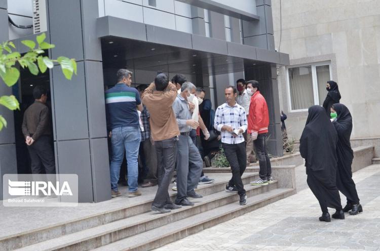 تصاویر ازدحام در دفاتر پیشخوان دولت,عکس های تجمع در مقابل دفاتر پیشخوان,تصاویر خرید سیمکارت برای وام
