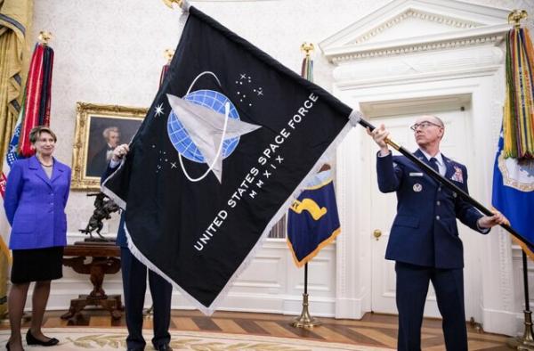 رونمایی از پرچم 'نیروی فضایی' آمریکا,اخبار سیاسی,خبرهای سیاسی,اخبار بین الملل