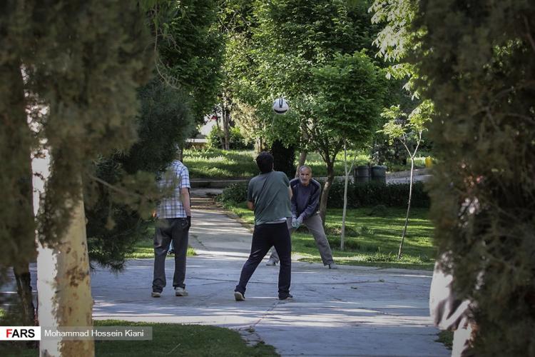تصاویر روزش کردن در روزهای کرونایی,عکس ورزش در شرایط کرونایی,تصاویر مردم اصفهان در شرایط کرونایی