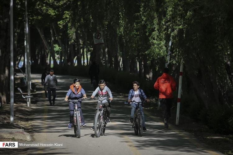 تصاویر روزش کردن در روزهای کرونایی,عکس ورزش در شرایط کرونایی,تصاویر مردم اصفهان در شرایط کرونایی