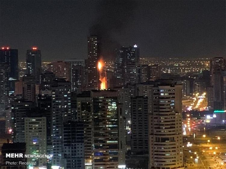تصاویر آتش سوزی یک برج مسکونی در شارجه امارات,عکس های آتش سوزی یک برج مسکونی در امارات,تصاویر آتش گرفتن برج مسکونی در شارجه