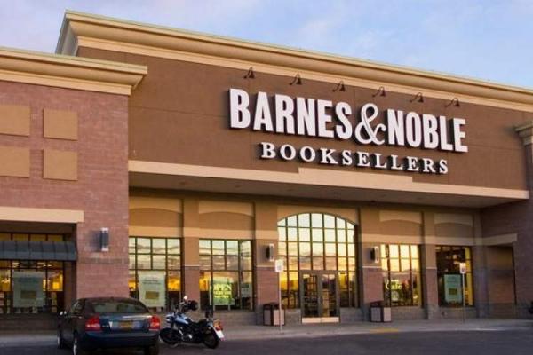 چیدمان کتاب روی زمین راه‌حل بزرگترین فروشگاه‌ کتاب در آمریکا در ایام کرونا,اخبار جالب,خبرهای جالب,خواندنی ها و دیدنی ها