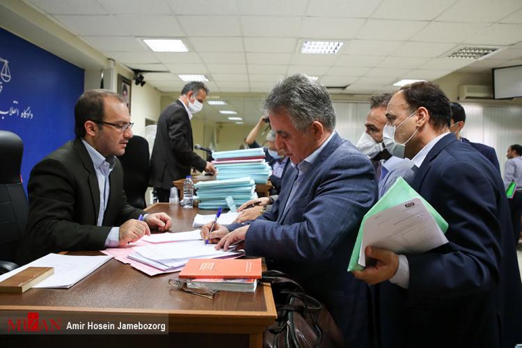 تصاویر سومین جلسه رسیدگی به اتهامات عباس ایروانی,عکس های دادگاه عباس ایروانی,تصاویری از جلسه سوم دادگاه عباس ایروانی