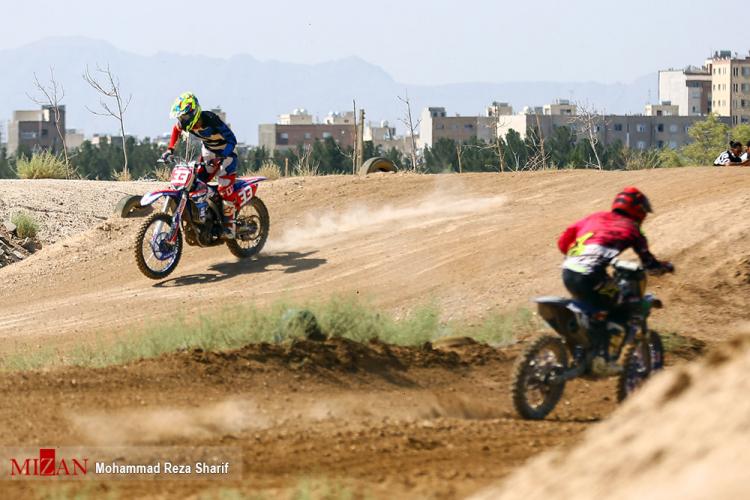 تصاویر مسابقات موتور کراس در اصفهان,عکس های مسابقه موتور کراس,تصاویر مسابقات موتور کراس