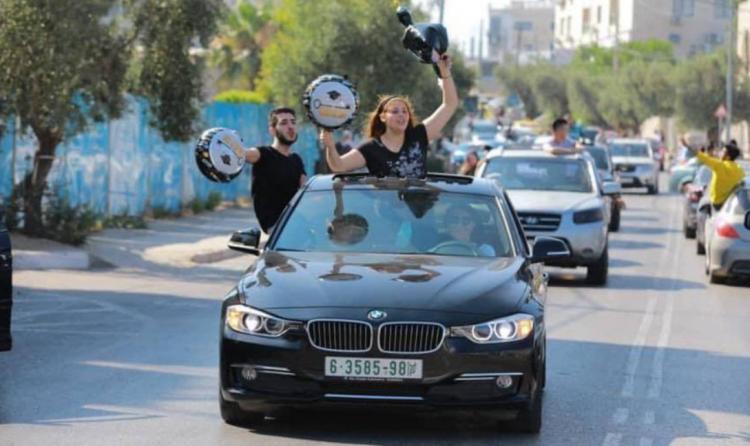 تصاویر جشن خیابانی دانش آموزان فارغ التحصیل فلسطینی,عکس های دانش آموزان فارغ التحصیل فلسطینی,تصاویر دانش آموزان اهل فلسطین