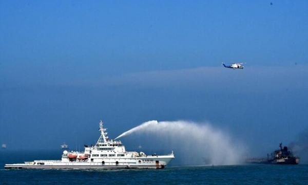 آتش سوزی یک نفتکش بر اثر برخورد با کشتی باری در آبهای ساحلی چین,اخبار حوادث,خبرهای حوادث,حوادث