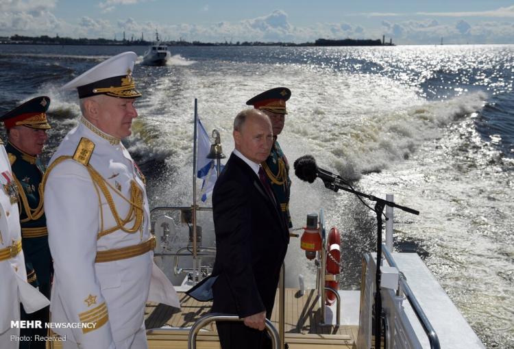 تصاویر مراسم روز نیروی دریایی روسیه,عکس های رژه نیروی دریایی روسیه,عکسهای مراسم روز نیروی دریایی روسیه