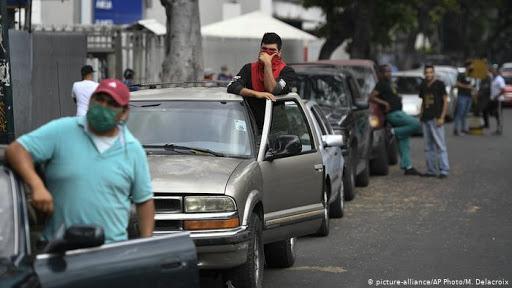 صف‌های طولانی در مقابل پمپ بنزین‌های ونزوئلا,اخبار سیاسی,خبرهای سیاسی,سیاست خارجی