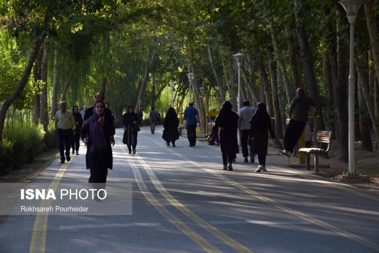تصاویر آخر هفته‌های کرونایی در پارک جنگلی ناژوان اصفهان,عکس های پارک ناژوان در اصفهان,تصاویر پارک ناژوان در شرایط کرونا