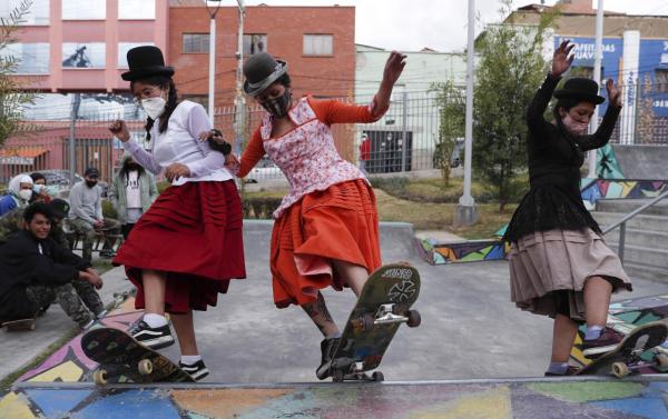 اسکیت بازی با دامن در بولیوی,اخبار جالب,خبرهای جالب,خواندنی ها و دیدنی ها