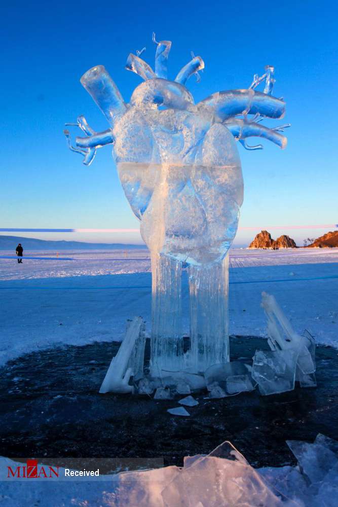 تصاویر مجسمه‌های یخی در دریاچه بایکال,عکس های مجسمه یخی در بایکال,تصاویر مردم دریاچه بایکال
