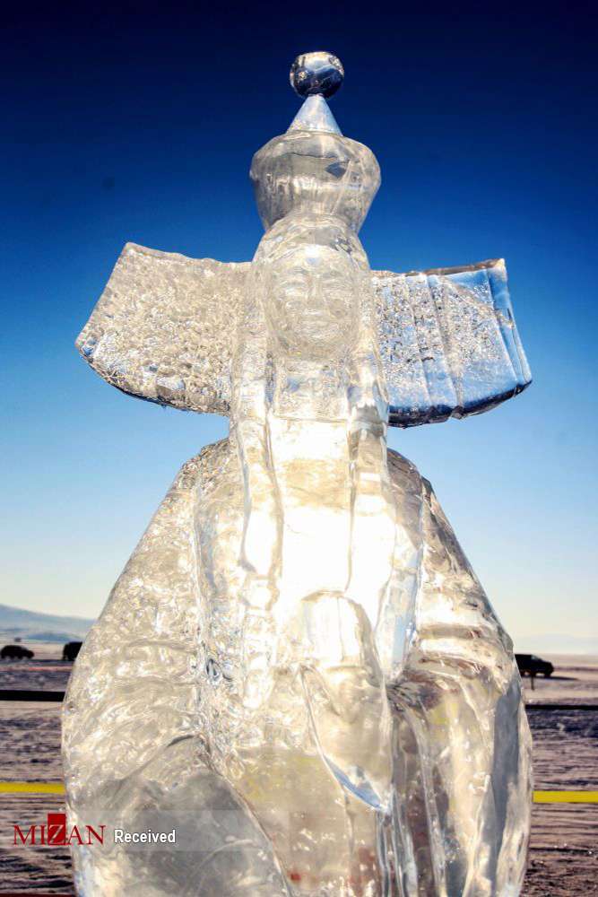 تصاویر مجسمه‌های یخی در دریاچه بایکال,عکس های مجسمه یخی در بایکال,تصاویر مردم دریاچه بایکال