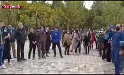 فیلم/ همخوانی دوستداران محمدرضا شجریان در آرامگاه فردوسی