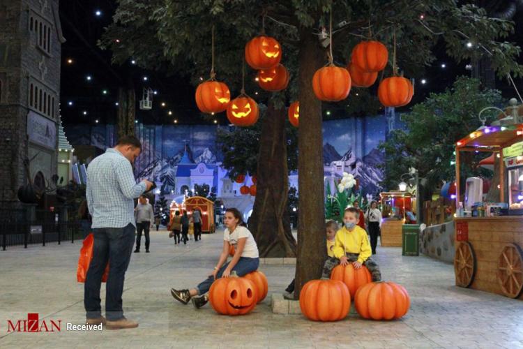 تصاویر هالووین در پارک جزیره آرزو مسکو,عکس های مراسم هالووین در روسیه,تصاویر پارک جزیره آرزو