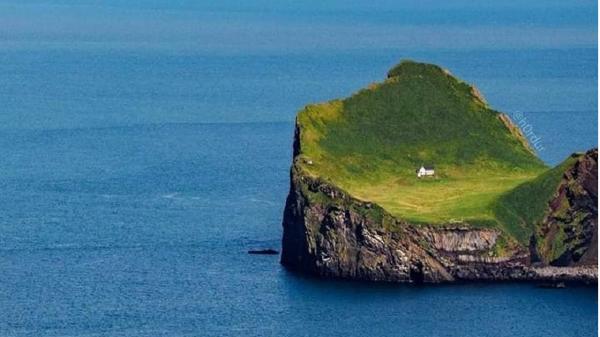 راز خانه متروکه در جزیره دور افتاده,خانه متروکه در یک جزیره