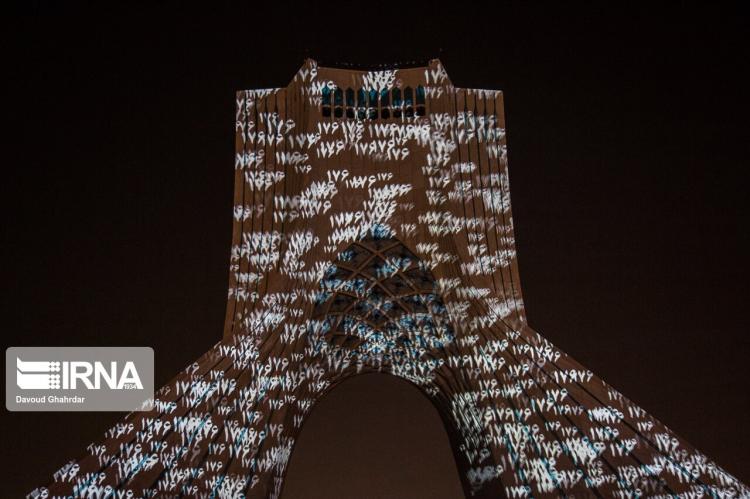 تصاویر نورپردازی برج آزادی به یاد جانباختگان هواپیمای اوکراینی,تصاویری از نورپردازی برج آزادی,تصاویری از برج آزادی در شب سالگرد جانباختگان هواپیمای اوکراینی