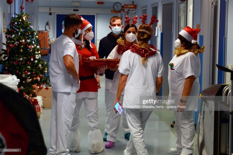 تصاویر جو شادِ کریسمسی در بیمارستان های ایتالیا,عکس های جشن کریسمس در ایتالیا,تصاویر جشن کریسمس در بیمارستان های ایتالیا