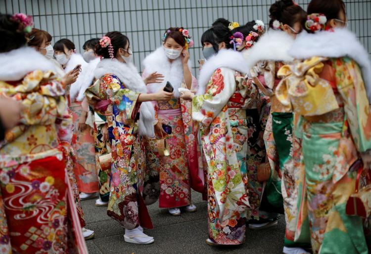 تصاویر دختران ژاپنی در جشن رسیدن به سن قانونی,عکس های جشن بلوغ در ژاپن,تصاویر دختران ژاپنی