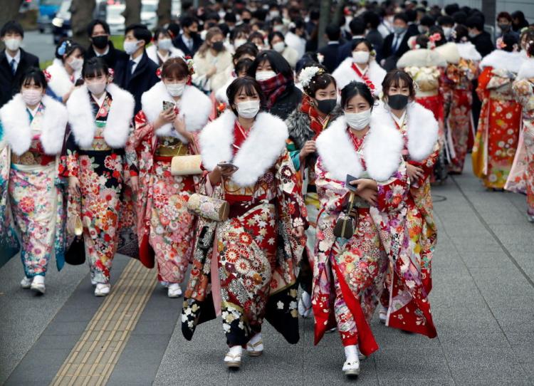 تصاویر دختران ژاپنی در جشن رسیدن به سن قانونی,عکس های جشن بلوغ در ژاپن,تصاویر دختران ژاپنی