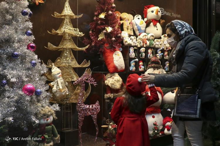 تصاویر کریسمس در تهران,عکس های خرید سال نو میلادی در تهران,تصاویر فروش لوازم کریسمسی در تهران