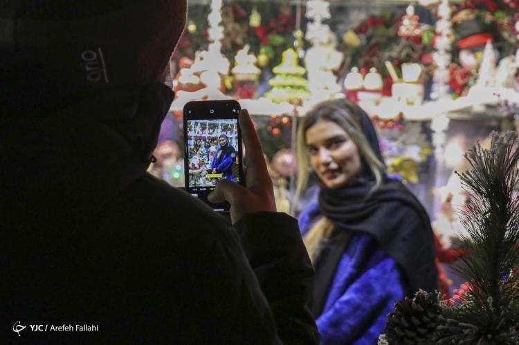 تصاویر کریسمس در تهران,عکس های خرید سال نو میلادی در تهران,تصاویر فروش لوازم کریسمسی در تهران