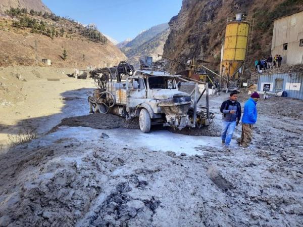حادثه شکسته شدن یخچال ها در هیمالیای هند