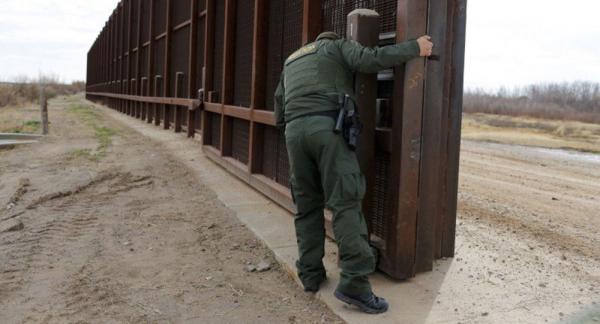 جو بایدن,لغو مصوبه ساخت دیوار در مرز با مکزیک