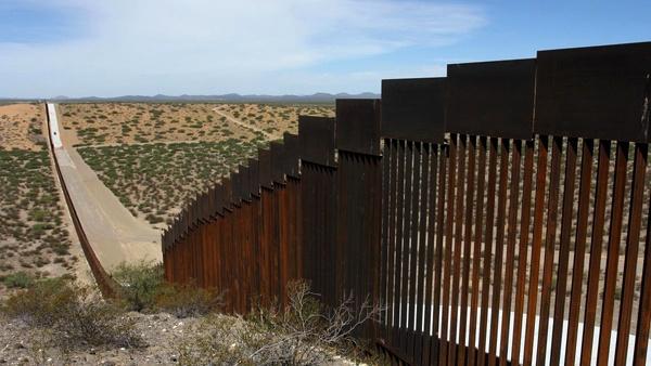 دیاور مرزی آمریکا با مکزیک,دستور جو بایدن در مورد دیوار مکزیک