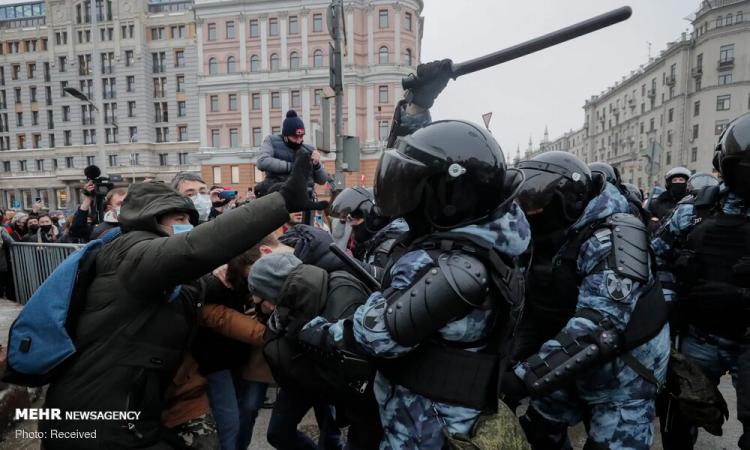 تصاویر تظاهرات حامیان ناوالنی در چندین شهر روسیه,تصاویر طرفداران الکسی ناوالنی,عکس های اعتراضات حامیان الکسی ناوالنی در روسیه
