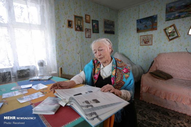 تصاویر زندگی پیرزن ۷۹ ساله در سرمای منفی ۴۰ درجه سیبری,عکس های زندگی یک پیرزن در سیبری,تصاویر زندگی پیرزنی در سیبری