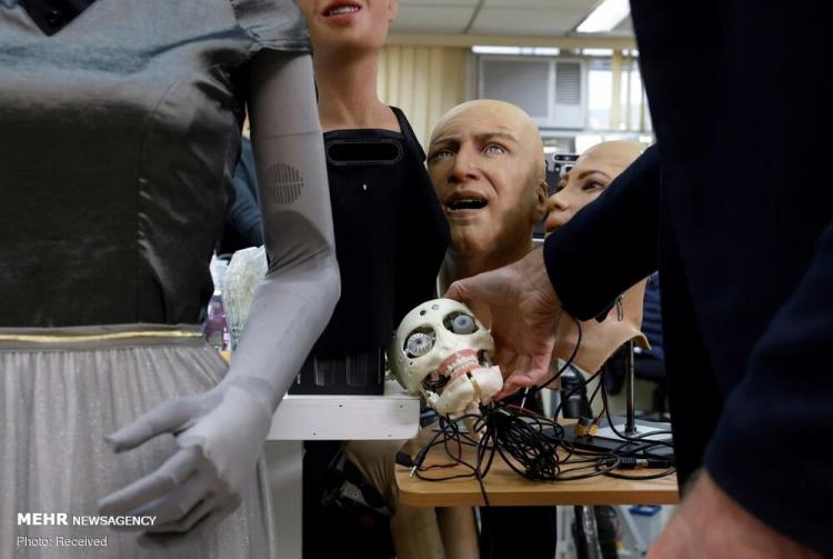 تصاویر شروع تولید انبوه ربات‌های انسان‌نمای سوفیا,عکس های تولید ربات سوفیا,تصاویر ربات‌های انسان‌نمای سوفیا