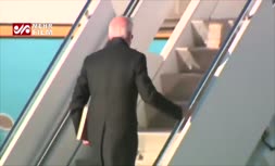 فیلم/ پیچ خوردن پای بایدن هنگام ورود به هواپیما