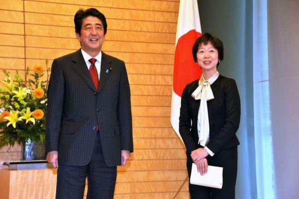 استعفای سخنگوی نخست وزیر ژاپن,استعفا در ژاپن