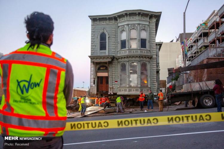 تصاویر جابجایی خانه ۱۳۹ ساله با استفاده از تریلی,عکس های جابجا کردن خانه در سان فرانسیسکو,تصاویر جابجایی خانه در سان فرانسیسکو
