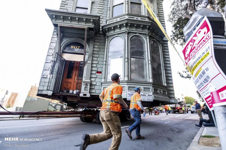 تصاویر جابجایی خانه ۱۳۹ ساله با استفاده از تریلی,عکس های جابجا کردن خانه در سان فرانسیسکو,تصاویر جابجایی خانه در سان فرانسیسکو