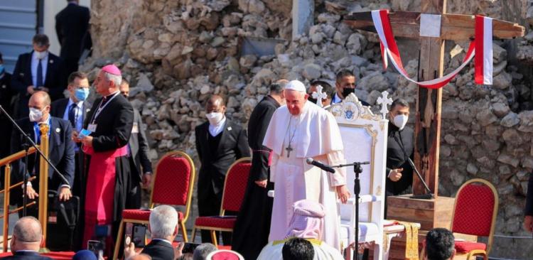 تصاویر پاپ فرانسیس در میان ویرانه‌های موصل,عکس های پاپ فرانسیس در عراق,تصاویر پاپ فرانسیس در موصل