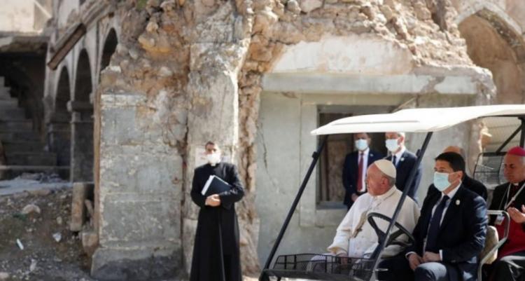 تصاویر پاپ فرانسیس در میان ویرانه‌های موصل,عکس های پاپ فرانسیس در عراق,تصاویر پاپ فرانسیس در موصل