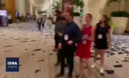 فیلم | رونمایی از مجسمه طلای ترامپ در کنفرانس سالانه محافظه‌کاران آمریکا!