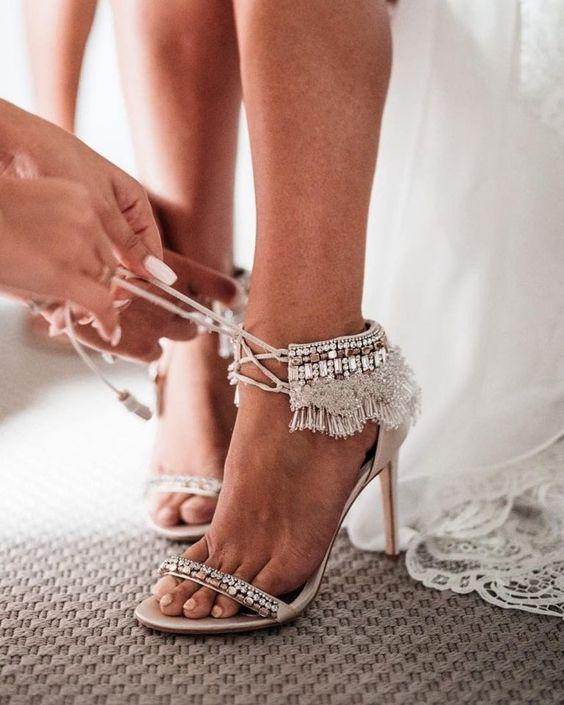 عکس های کفش عروس,کفش عروس پاشنه بلند,کفش عروس همراه با ست گوشواره