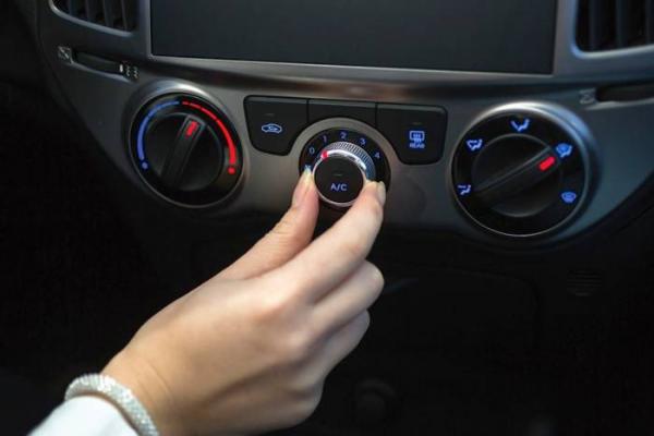 بخار گرفتگی شیشه ماشین در زمستان,دلایل بخار گرفتگی شیشه خودرو در فصل سرما