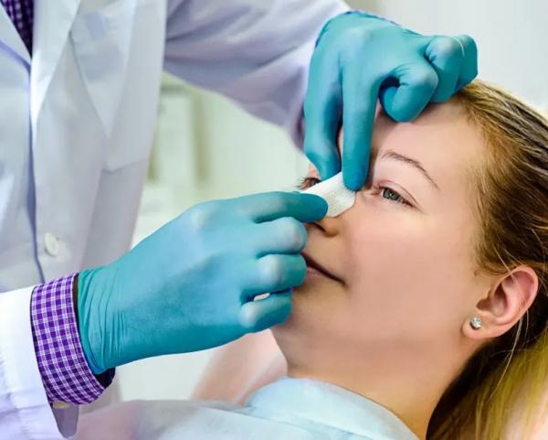 کاهش عوارض جراحی بینی کاهش عوارض جراحی بینی