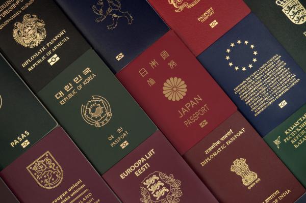 تشخیص پاسپورت جعلی,مقایسه پاسپورت جعلی و اصلی