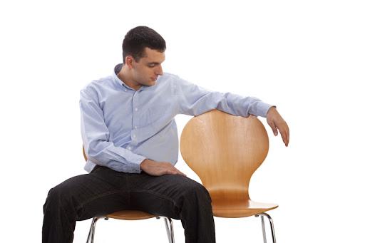 اجرای تکنیک صندلی خالی,تکنیک صندلی خالی در روانشناسی,کاربرد صندلی خالی در روان درمانی