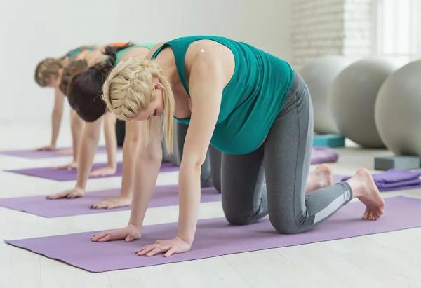 تمرینات ورزشی برای تقویت عضلات کمر و کشاله در دوران بارداری و توجه به نکات ایمنی