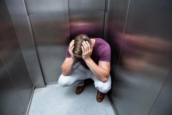 کلاستروفوبیا از دلایل ترس از آسانسور