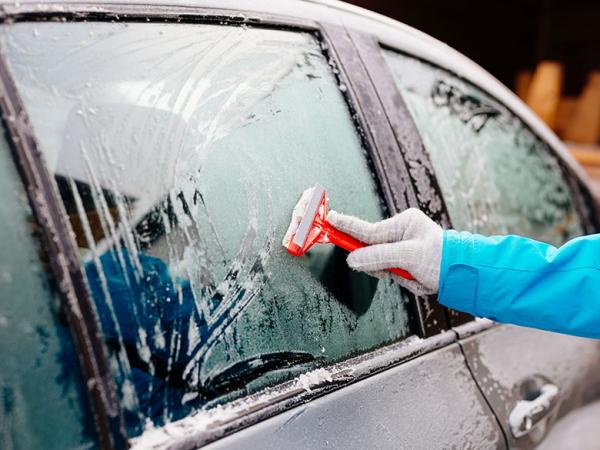 روش های از بین بردن یخ زدگی شیشه ماشین, یخ زدگی شیشه ماشین,یخ زدن شیشه ماشین در زمستان