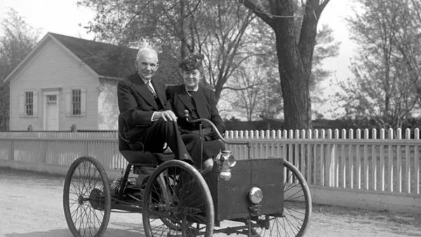 هنری فورد,زندگینامه هنری فورد,طراحی اولین اتومبیل توسط هنری فورد