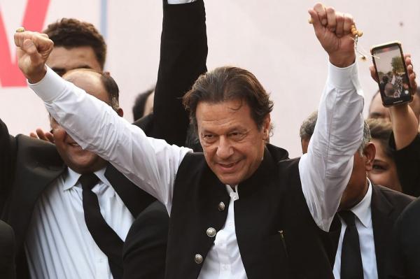 پیروزی سیاسی عمران خان