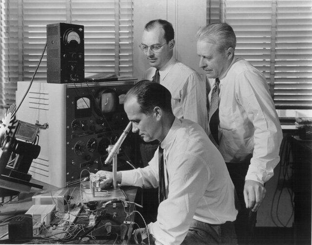 اختراع ترانزیستور,ساخت اولین ترانزیستور,الکترونیک